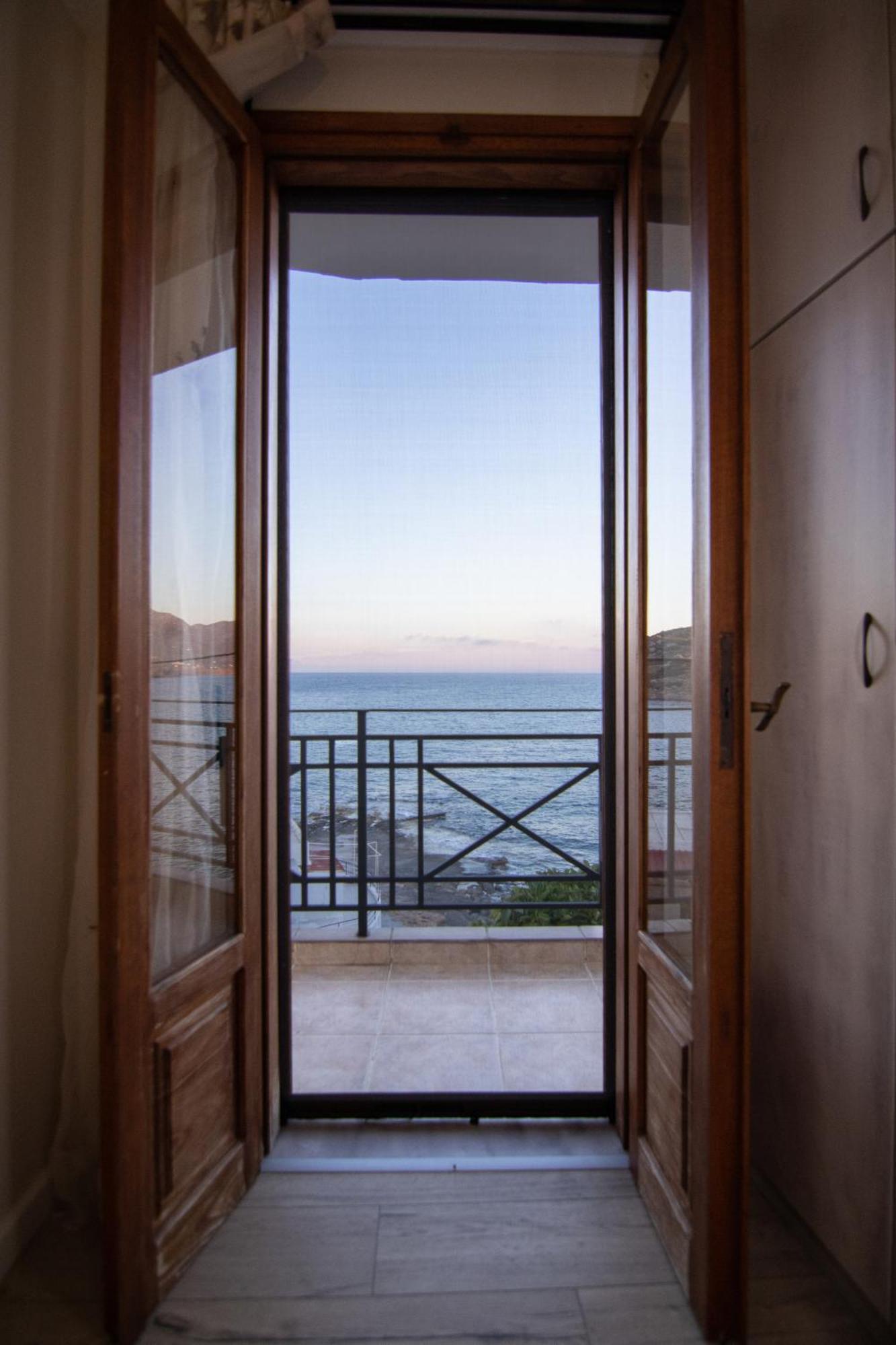 The Island House - Family Size Apt - Overlooking The Aegean - 3 Steps From The Beach Mochlos Buitenkant foto