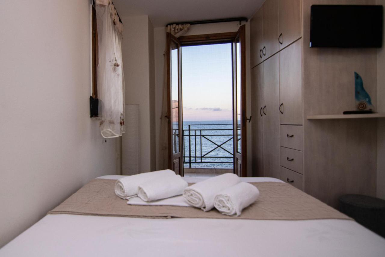 The Island House - Family Size Apt - Overlooking The Aegean - 3 Steps From The Beach Mochlos Buitenkant foto